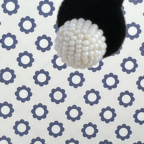 Vintage Clip on Earrings - Picture 2 of 4